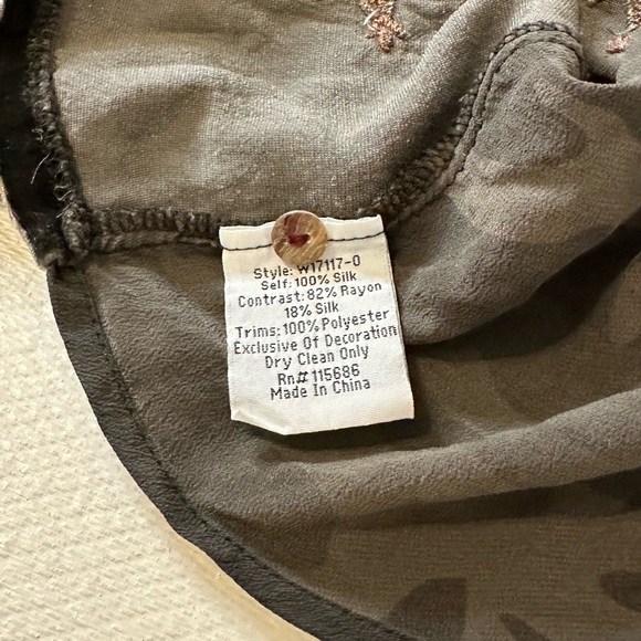 Johnny Was Valentina Velvet Embroidered Back Button Down Camo/Green Size L EUC - Picture 10 of 15
